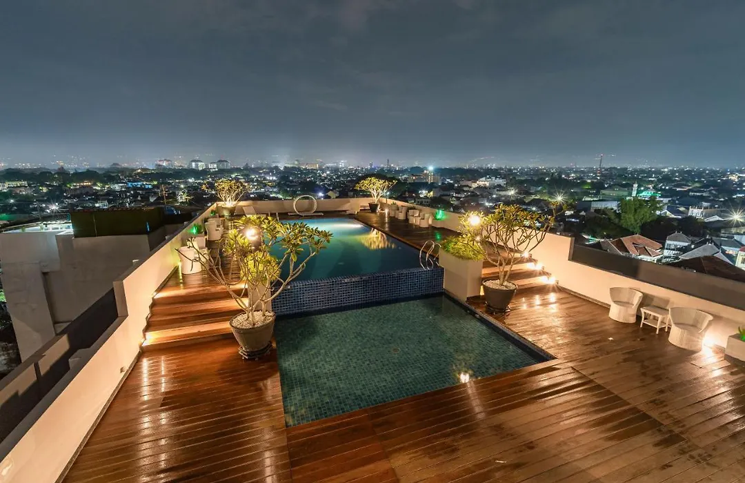 Ascent Hotel & Cafe Malang-1